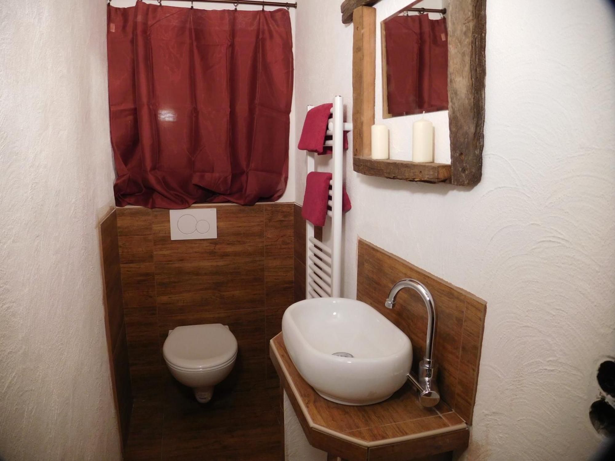 Wellnessoase Mit Sauna Und Whirlpool インツェル エクステリア 写真