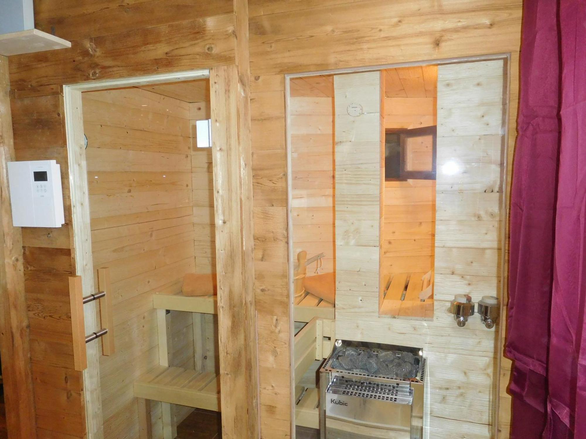 Wellnessoase Mit Sauna Und Whirlpool インツェル エクステリア 写真