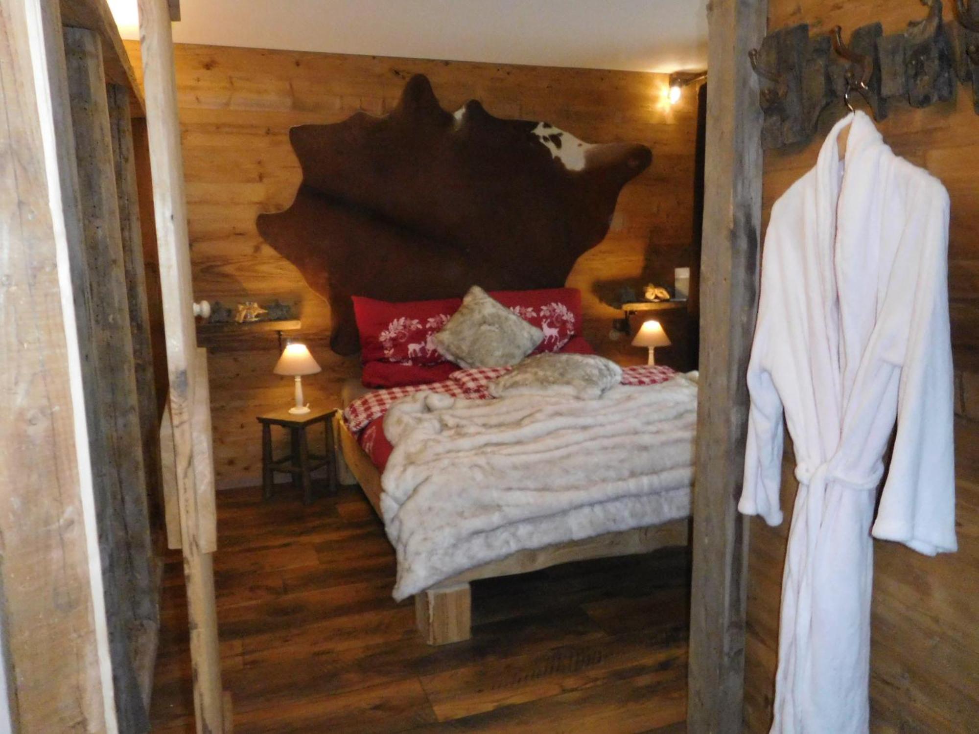 Wellnessoase Mit Sauna Und Whirlpool インツェル エクステリア 写真
